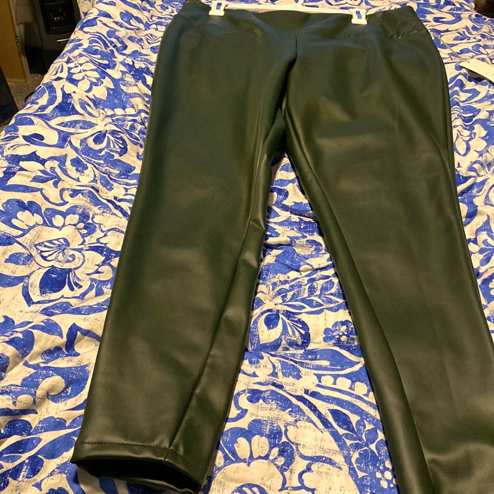 New with tags women green faux leather leggings
